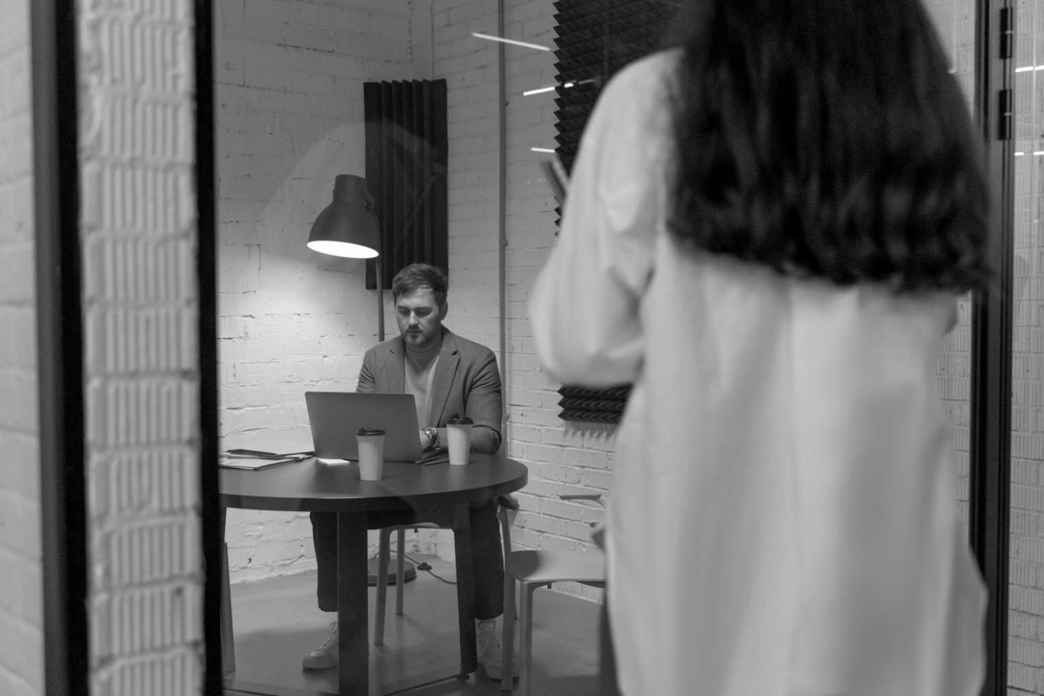 Equipo de melovianthre trabajando en estrategias financieras